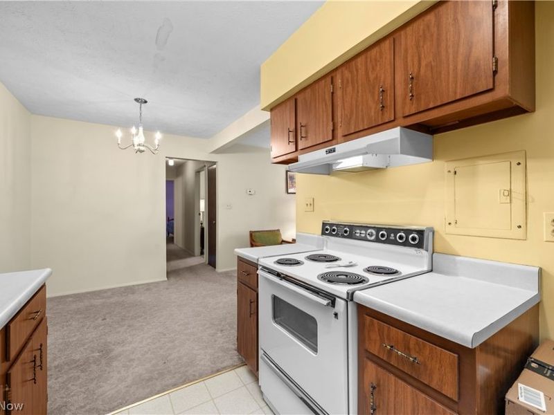 16375 Heather Lane, Unit F104, Middleburg Heights, OH 44130 Photo 11