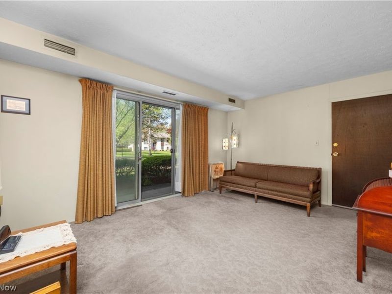 16375 Heather Lane, Unit F104, Middleburg Heights, OH 44130 Photo 4