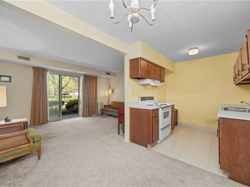 16375 Heather Lane, Unit F104, Middleburg Heights, OH 44130 Photo 7