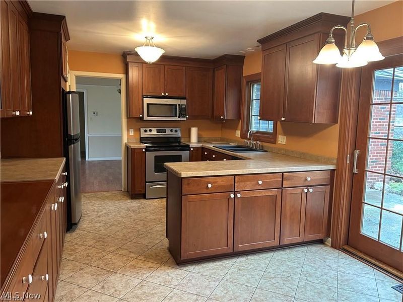 21570 Erie Road, Rocky River, OH 44116 Photo 2