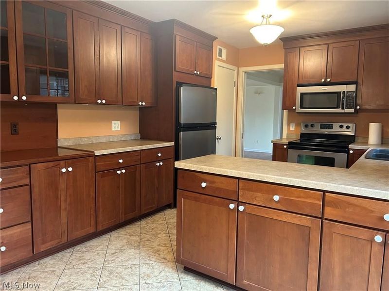 21570 Erie Road, Rocky River, OH 44116 Photo 5