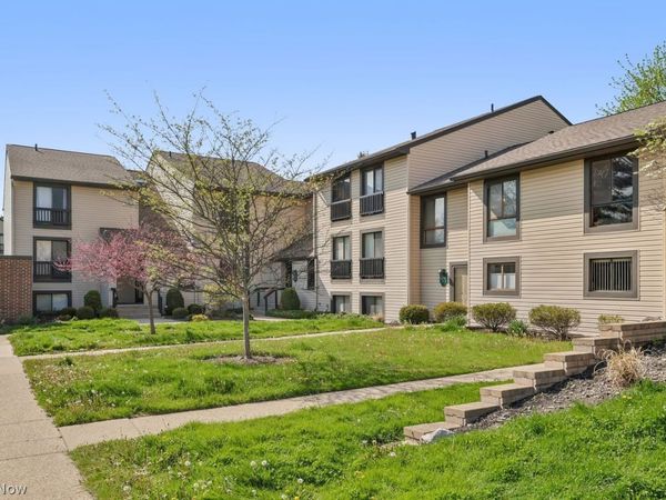 Unit 206, Sagamore Hills, OH 44067