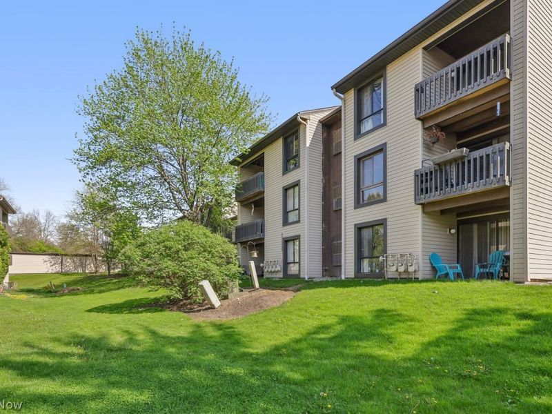6290 Greenwood, Unit 206, Sagamore Hills, OH 44067 Photo 2