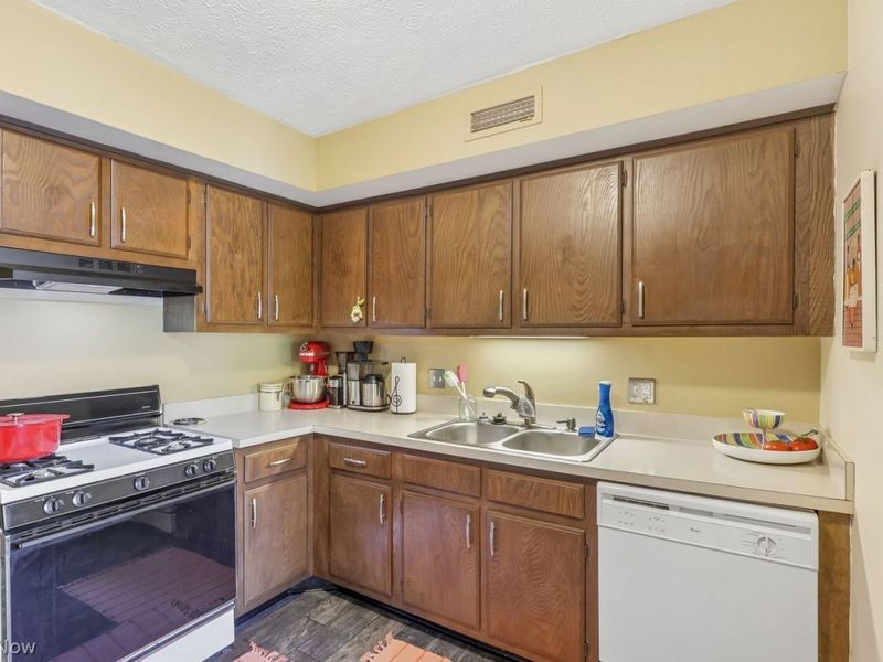 6290 Greenwood, Unit 206, Sagamore Hills, OH 44067 Photo 9