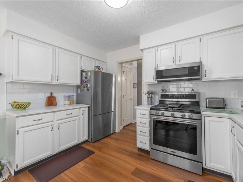33785 Lake Road, Avon Lake, OH 44012 Photo 17