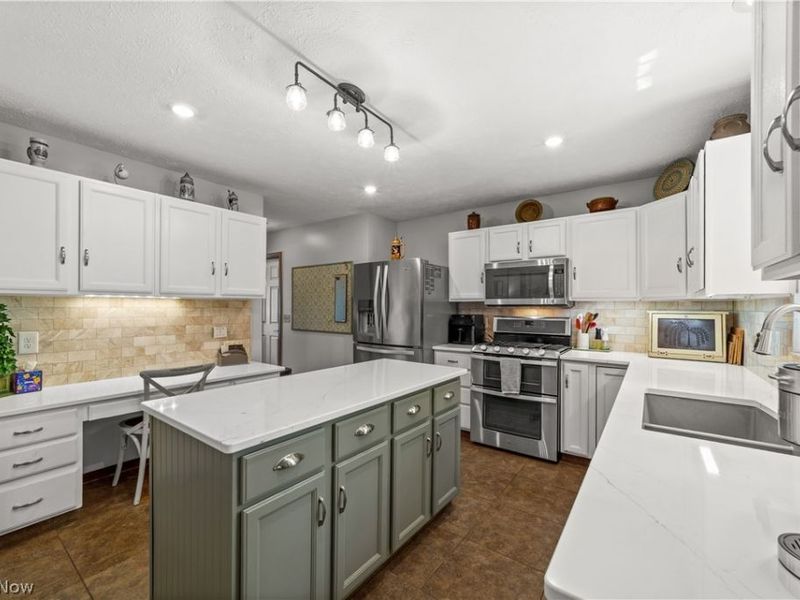 35295 Livingston Drive, Avon, OH 44011 Photo 14