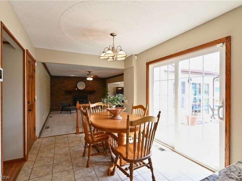 361 Crestview Drive, Elyria, OH 44035 Photo 4