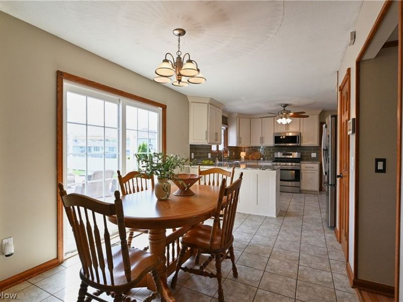 361 Crestview Drive, Elyria, OH 44035 Photo 5