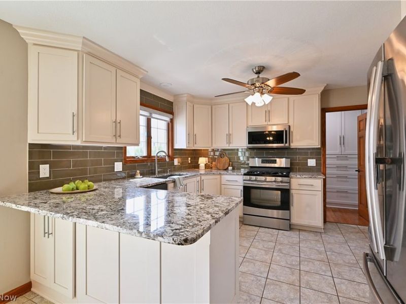 361 Crestview Drive, Elyria, OH 44035 Photo 9