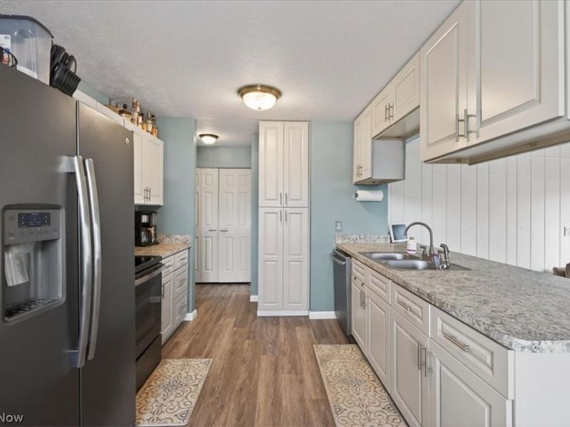 1960 Jo Ann Drive, Parma, OH 44134 Photo 13