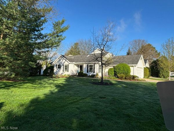 621 Fairfield Lane , Aurora, OH 44202