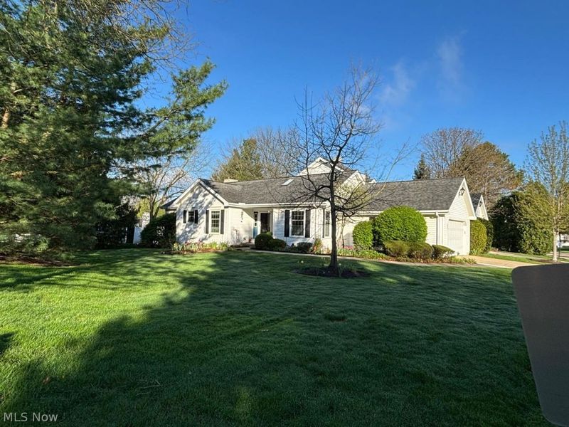 621 Fairfield Lane, Aurora, OH 44202 Photo 1