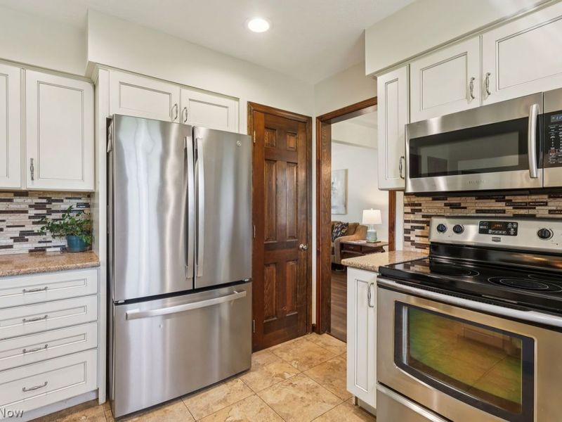 8461 Glenbrook Drive, Olmsted Township, OH 44138 Photo 11