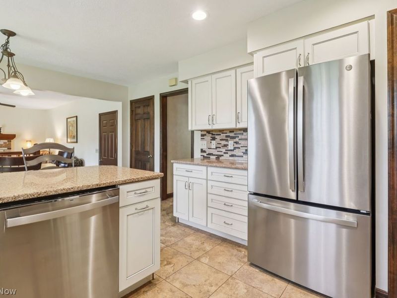 8461 Glenbrook Drive, Olmsted Township, OH 44138 Photo 12