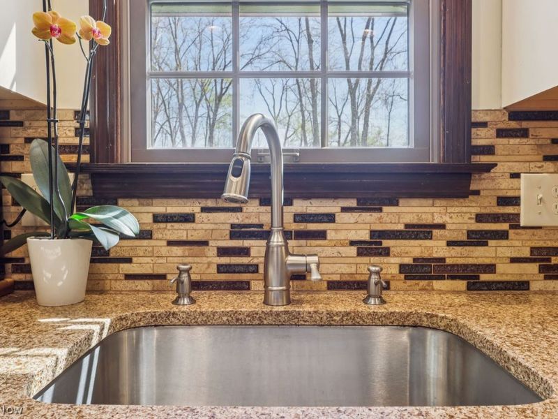 8461 Glenbrook Drive, Olmsted Township, OH 44138 Photo 13