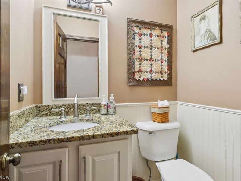 8461 Glenbrook Drive, Olmsted Township, OH 44138 Photo 20