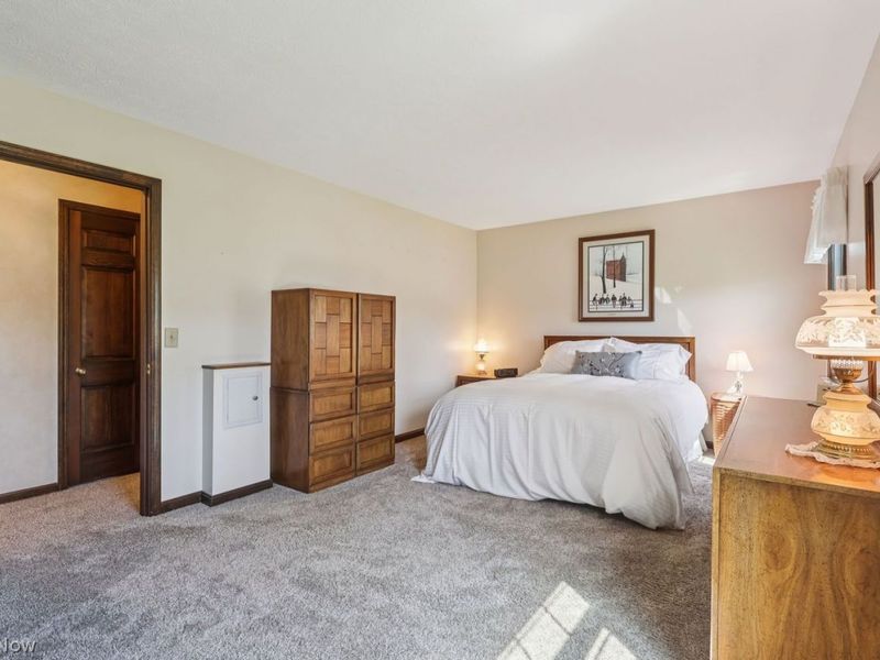 8461 Glenbrook Drive, Olmsted Township, OH 44138 Photo 22