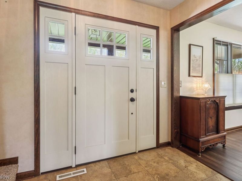 8461 Glenbrook Drive, Olmsted Township, OH 44138 Photo 3