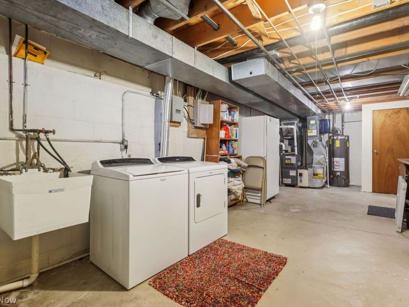 8461 Glenbrook Drive, Olmsted Township, OH 44138 Photo 34