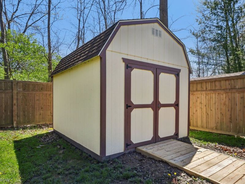 8461 Glenbrook Drive, Olmsted Township, OH 44138 Photo 37