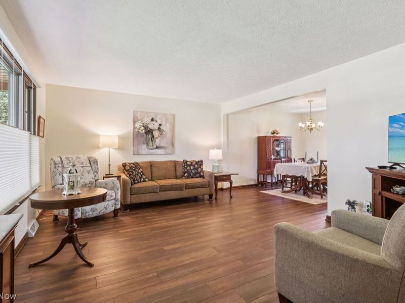 8461 Glenbrook Drive, Olmsted Township, OH 44138 Photo 4