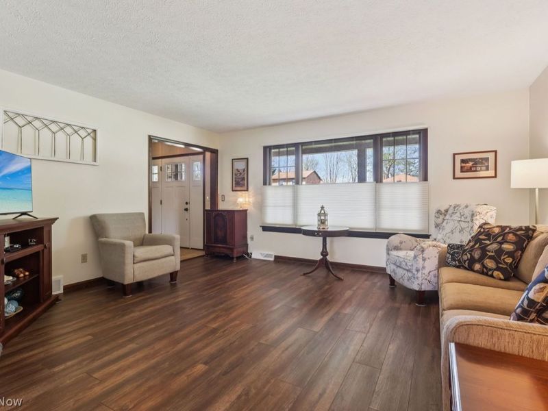 8461 Glenbrook Drive, Olmsted Township, OH 44138 Photo 5