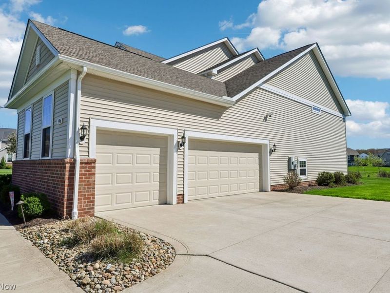 596 Cara Court, Aurora, OH 44202 Photo 2