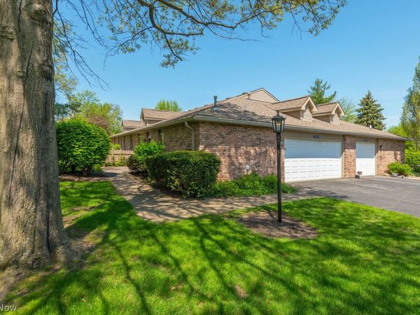 2716 Shakespeare Lane , Avon, OH 44011