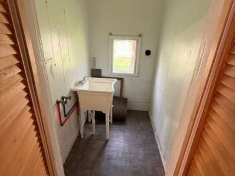 6815 Lawn Avenue, Cleveland, OH 44102 Photo 12