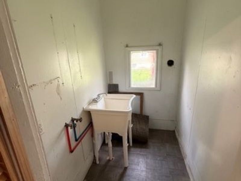 6815 Lawn Avenue, Cleveland, OH 44102 Photo 9