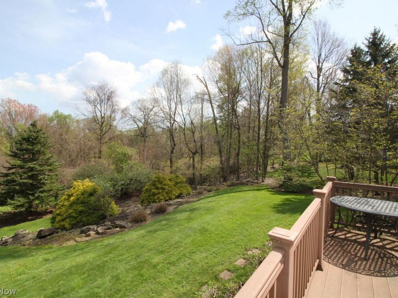 7960 Bainbrook Drive, Chagrin Falls, OH 44023 Photo 11