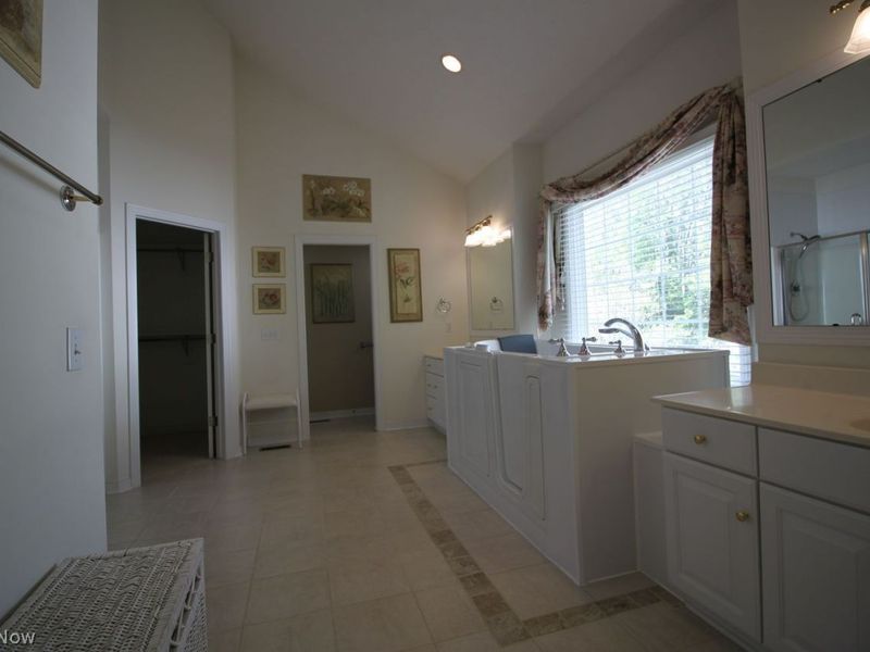 7960 Bainbrook Drive, Chagrin Falls, OH 44023 Photo 18