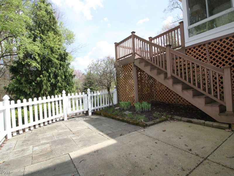 7960 Bainbrook Drive, Chagrin Falls, OH 44023 Photo 28