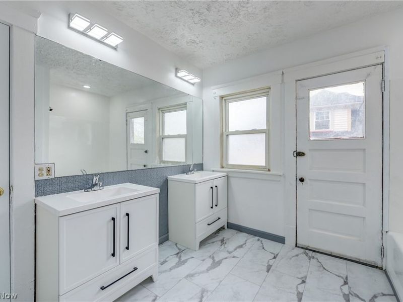 1671 Lee Road, Cleveland Heights, OH 44118 Photo 11