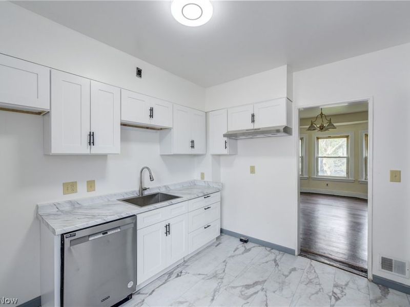 1671 Lee Road, Cleveland Heights, OH 44118 Photo 7