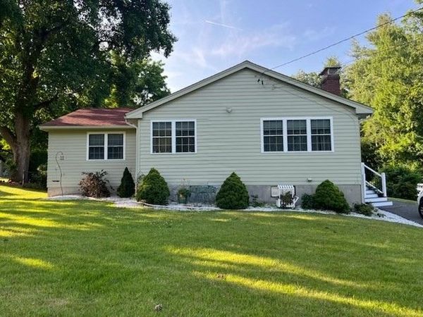178 Oak Hollow, Springfield, MA 01128