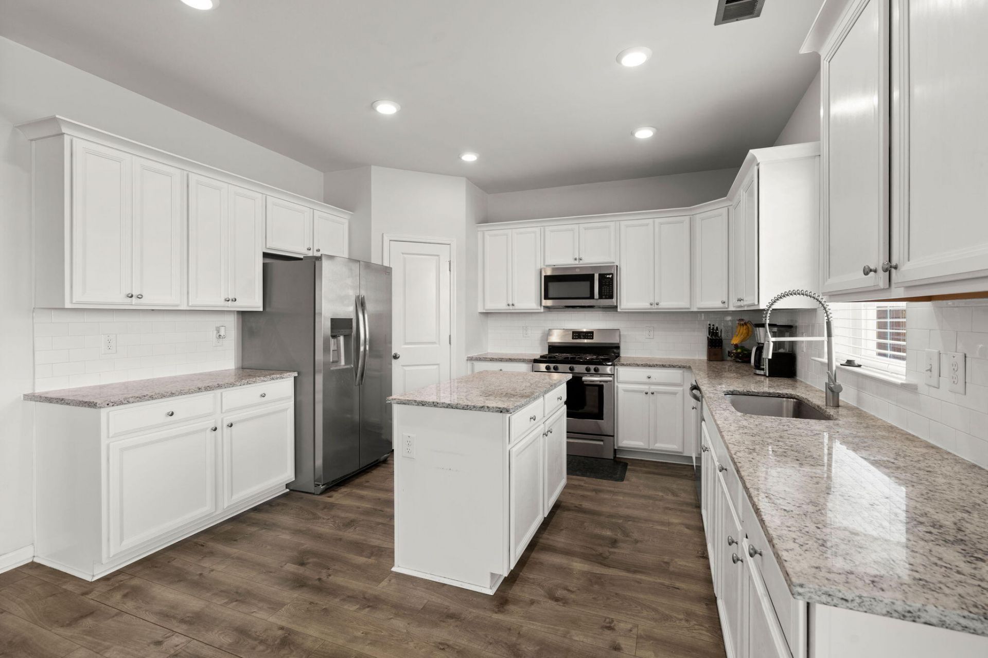 410 Philbrick Drive Photo 10