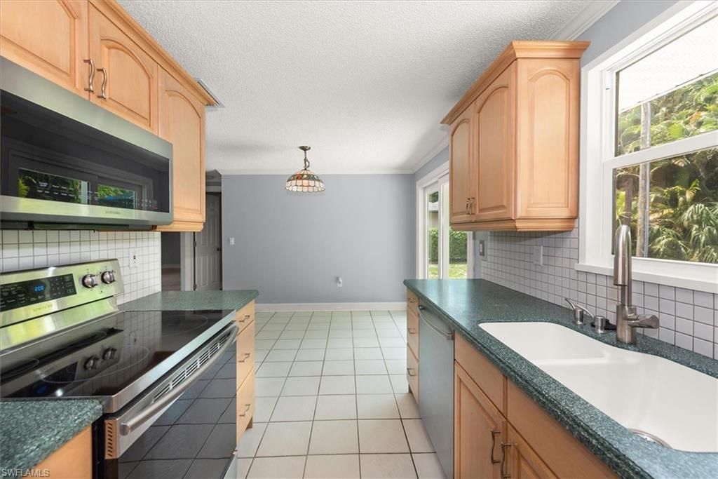 4639 Robin Ave, Naples, FL 34104 Photo