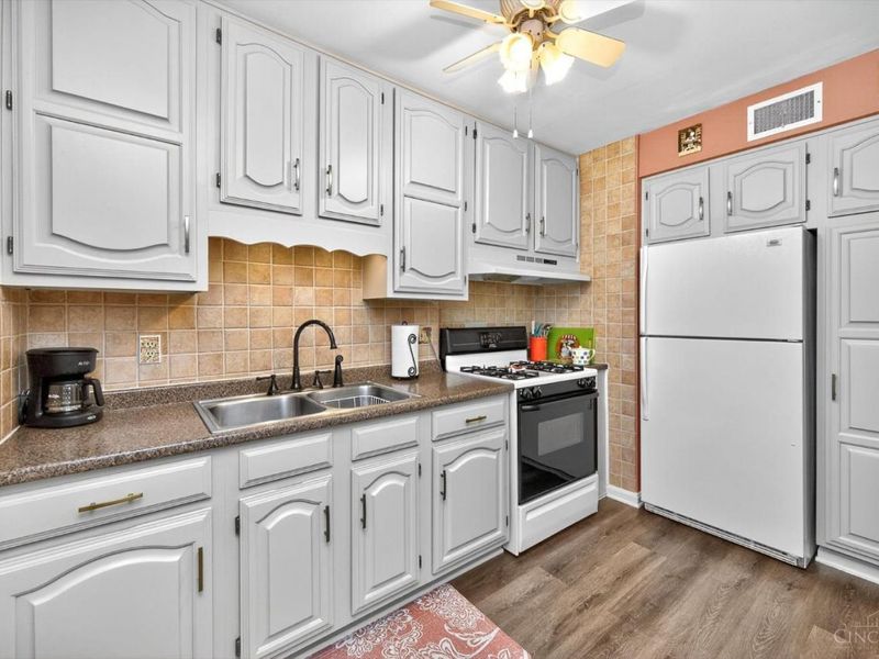 8560 Donegal Drive, Sycamore Township, OH 45236 Photo 17