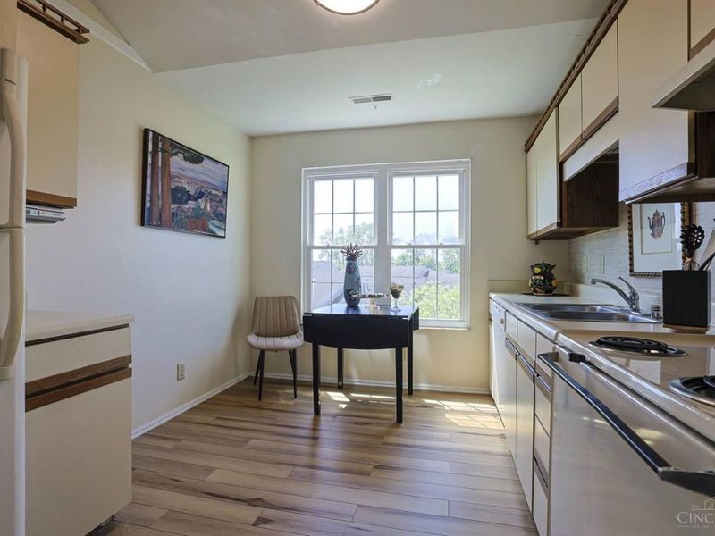 5199 Scarsdale Cove, Green Township, OH 45248 Photo 10