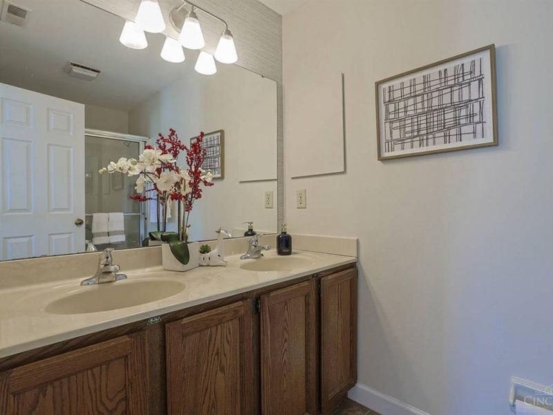 5199 Scarsdale Cove, Green Township, OH 45248 Photo 18