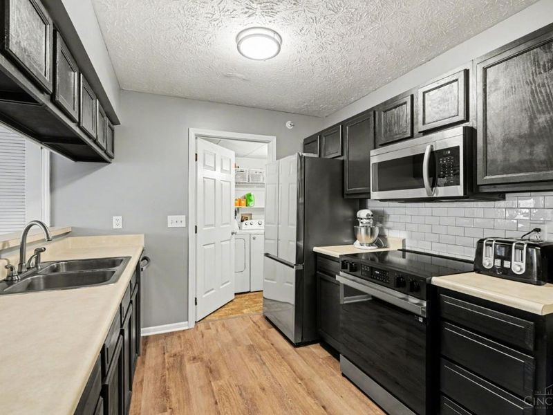 3318 Emerald Lakes Drive, Unit 1A, Green Township, OH 45211 Photo 4