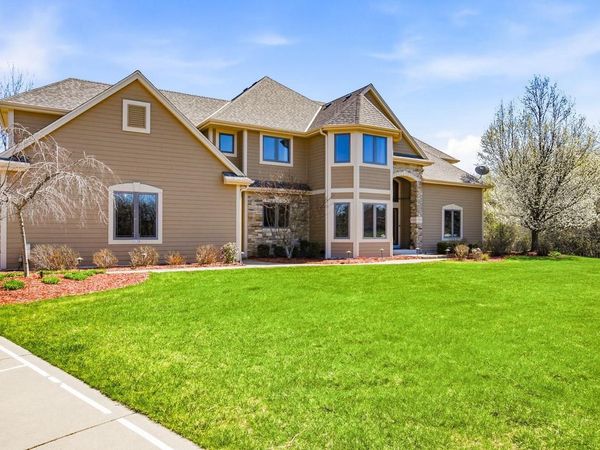 3130 S Country LANE, New Berlin, WI 53146