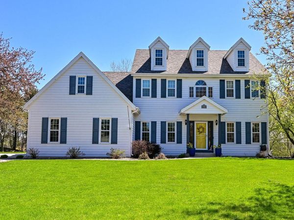 W262N2438 Deer Haven DRIVE, Pewaukee, WI 53072