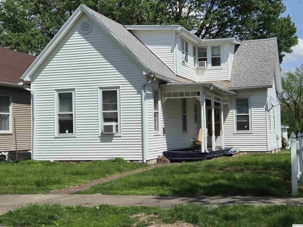1314 N 10th St , Quincy, IL 62301