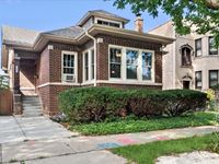 5812 N Fairfield Avenue, Chicago, IL 60659 primary photo