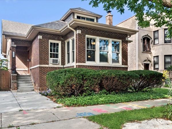 5812 N Fairfield Avenue, Chicago, IL 60659