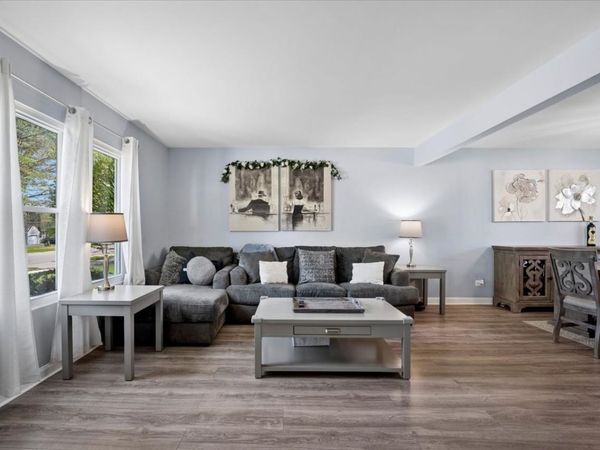 26 ASCOT Lane, Streamwood, IL 60107