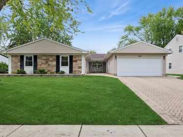 1801 CAMBOURNE Lane, Schaumburg, IL 60194