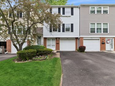 1813 Lancashire Court, Schaumburg, IL 60194
